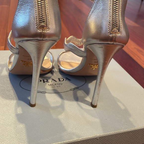 Prada silver sandals size 36 - like new condition - Picture 5 of 8
